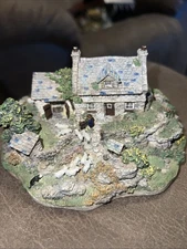 THE COUNTRY VILLAGE Collection The Danbury Mint "SHEPHERD'S COTTAGE" ByJANE HART