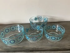 Vintage Pyrex Bowl Set Of Four Daisy And Pinwheel Pattern