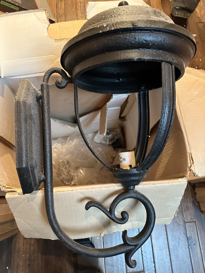 Luz exterior tradicional con desplazamiento inferior alto Minka Newport 27 3/4" Foto 4 de 4