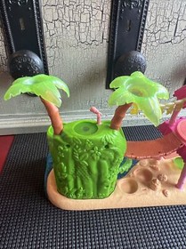 Hatchimals CollEGGtibles Tropical Party Playset  Lights Up Plays Music Working