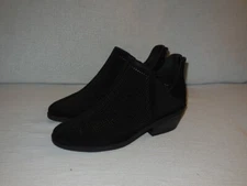 Crown Vintage Womens Tabby Leather Pointed Toe Ankle, Black suede, Size 5.5 M