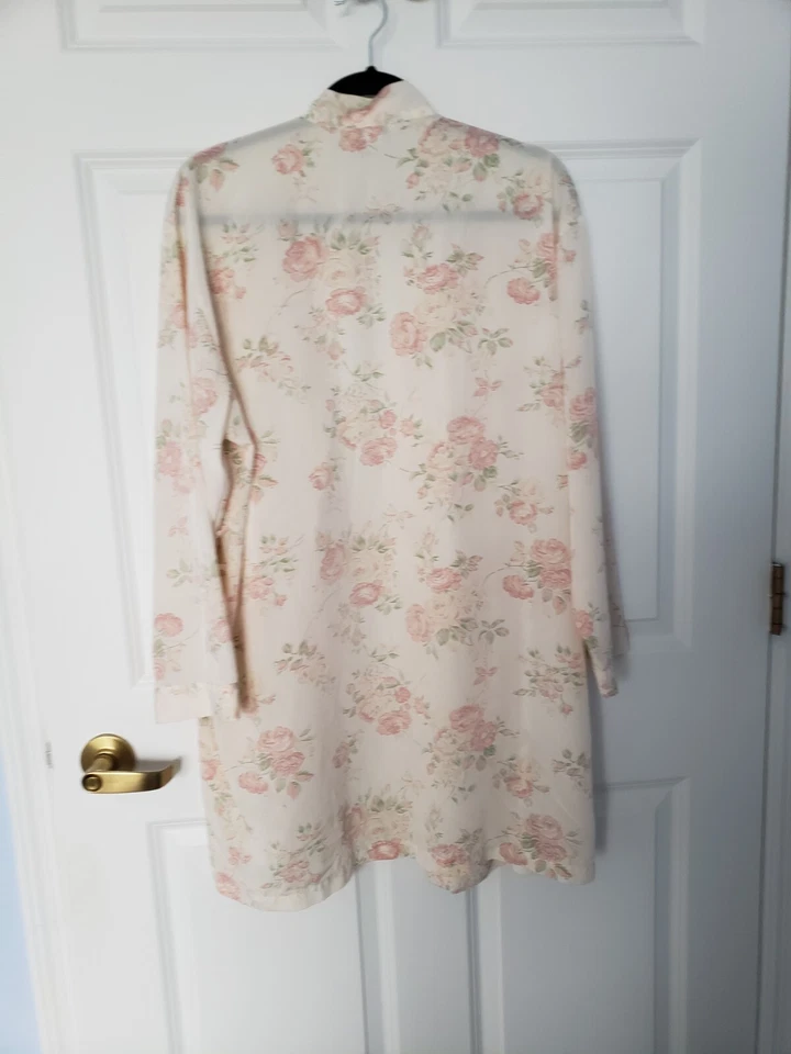 Bata Kimono Corta Marfil Floral Logo Bordado Calvin Klein Talla S Foto 2 de 4