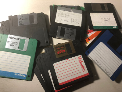 26 3.5'' Floppy Disks 1.44 MB DS/HD - 16 Brand Named 10 Program Disks Used