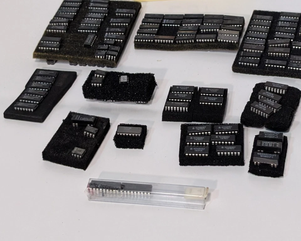 Lot of Assorted Semiconductors, NTE4528B; Phillips MC14516B; SGS HCF4002BE; More - Image 2 of 4