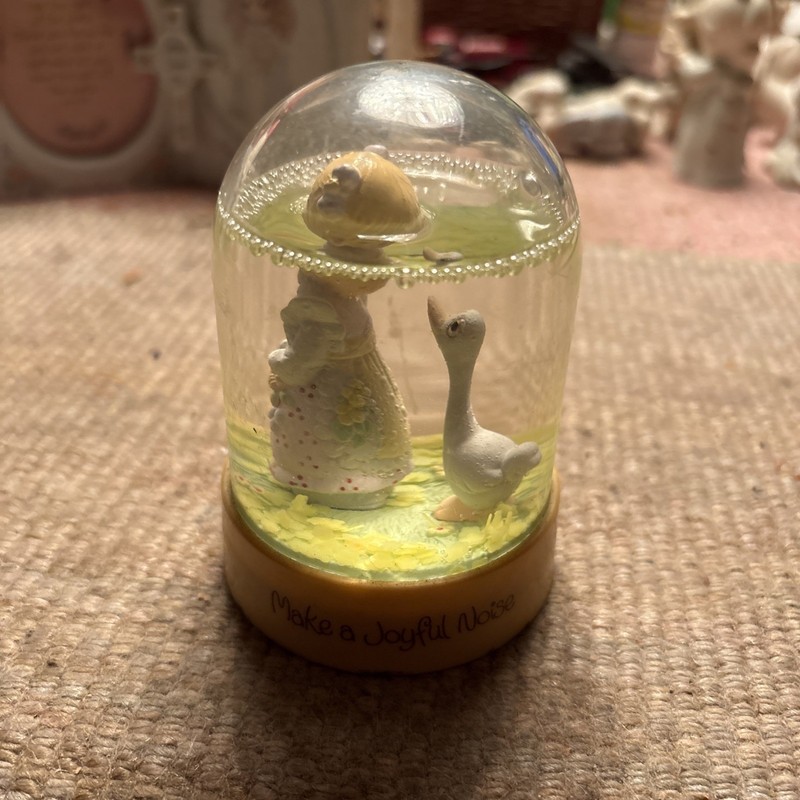 Precious Moments "Make A Joyful Noise" Snow Globe Figurine Yellow Glitter 3.5"