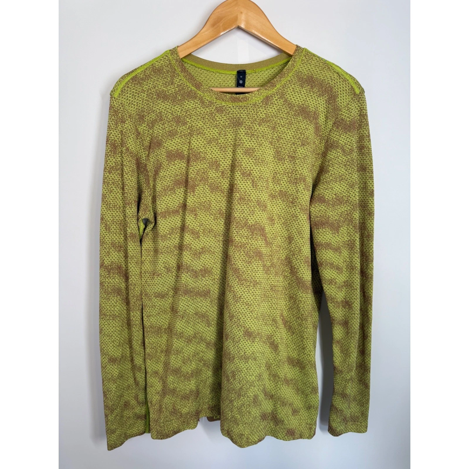 Lululemon Men's Metal Vent Breathe Long Sleeve Athletic Shirt Size M Neon Yellow