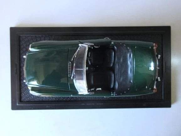 Coche clásico británico modelo fundido a presión Kyosho 1/18 MGB MK.I Foto 4 de 4