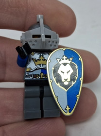 Lego Castle King's Knight Armor Lion Head Minifigure 70404 No sword