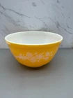 Vintage Pyrex Butterfly Gold #402 1.5 Qt Mixing Bowl Yellow White Corning USA