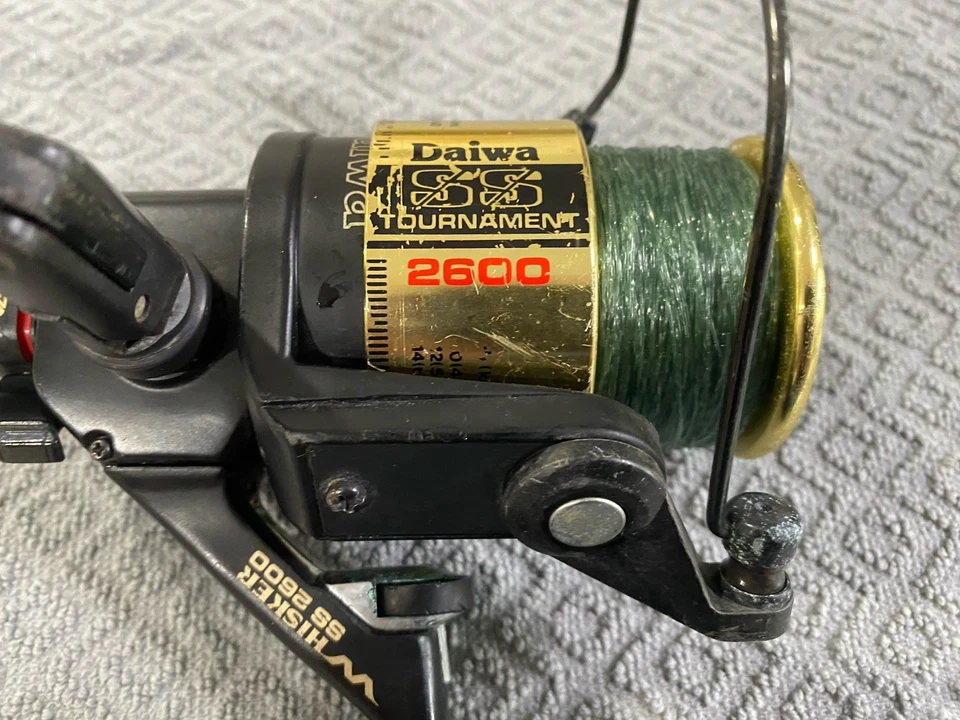 Carrete de pesca de torneo Daiwa Whisker SS 2600, hecho en Japón Foto 2 de 4