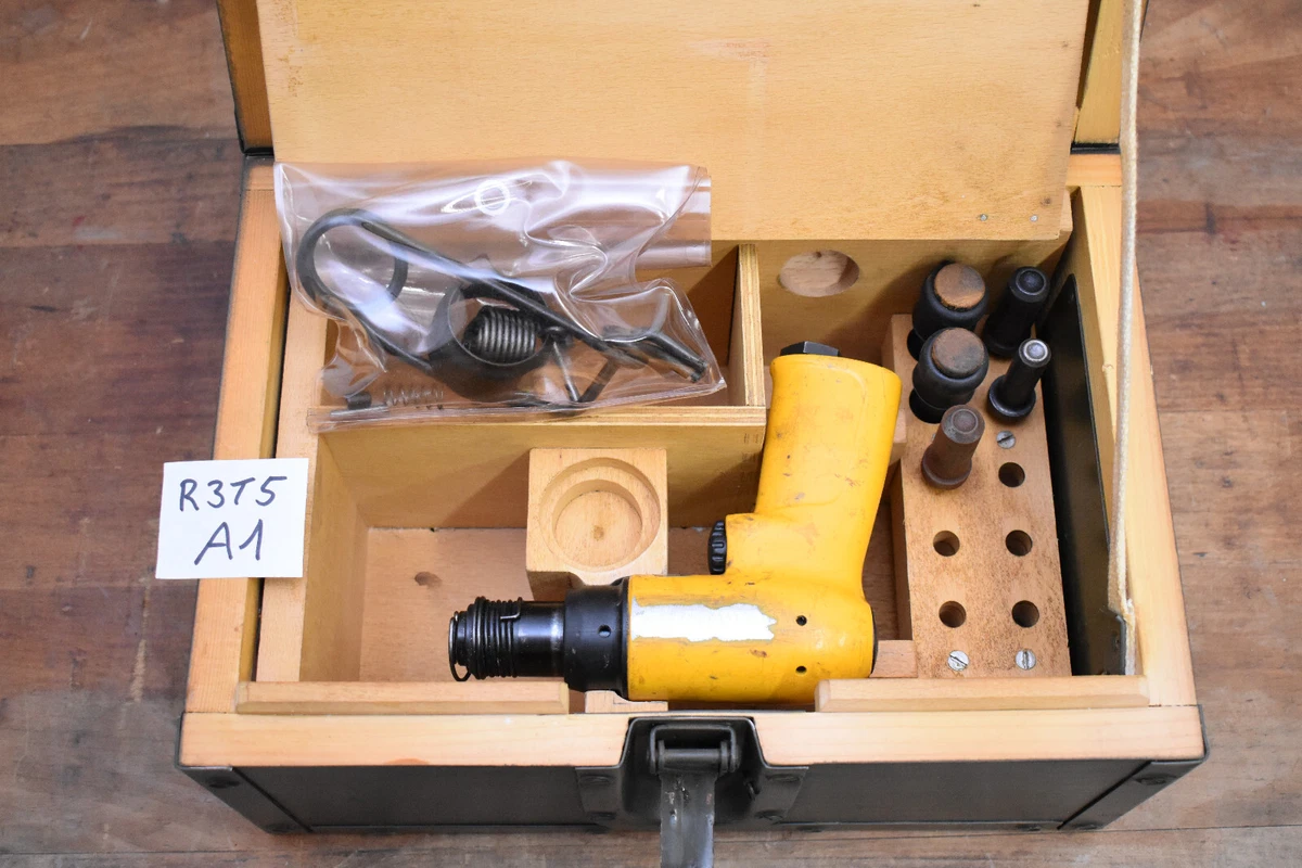 Compressed air hammer outlet