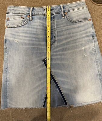 NWT Zig zag American Eagle curvy high-rise mini denim skirt size 12 or 31W long.