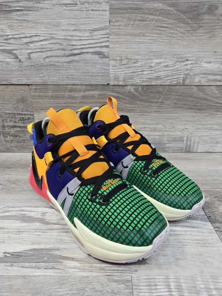 Nike LeBron Witness 5 Juvenil Talla 5Y Tenis Zapatos Con Cordones Foto 3 de 4