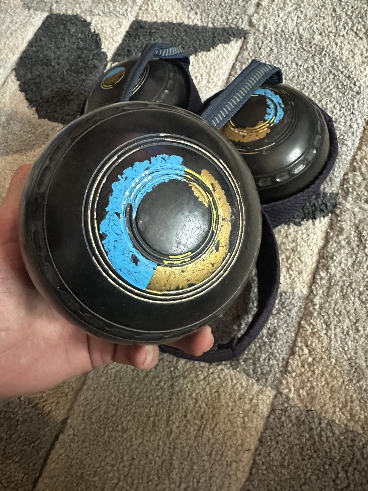 Almark Clubmaster lawn bowls x4 Size 4H Black/ Blue in carry case good condition image 3