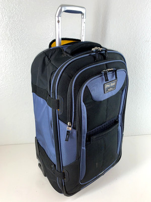 TravelPro TPro Bold Rollaboard Expandable Rolling Wheeled Suitcase Luggage 25''