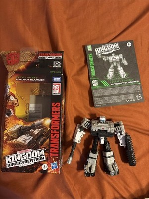 Hasbro Transformers Kingdom Autobot Slammer - Deluxe Class Action Figure WFC