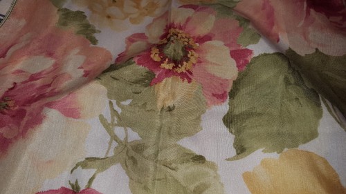 4 floral splash polyester print 16 1/2 sq napkins vintage - Picture 3 of 4