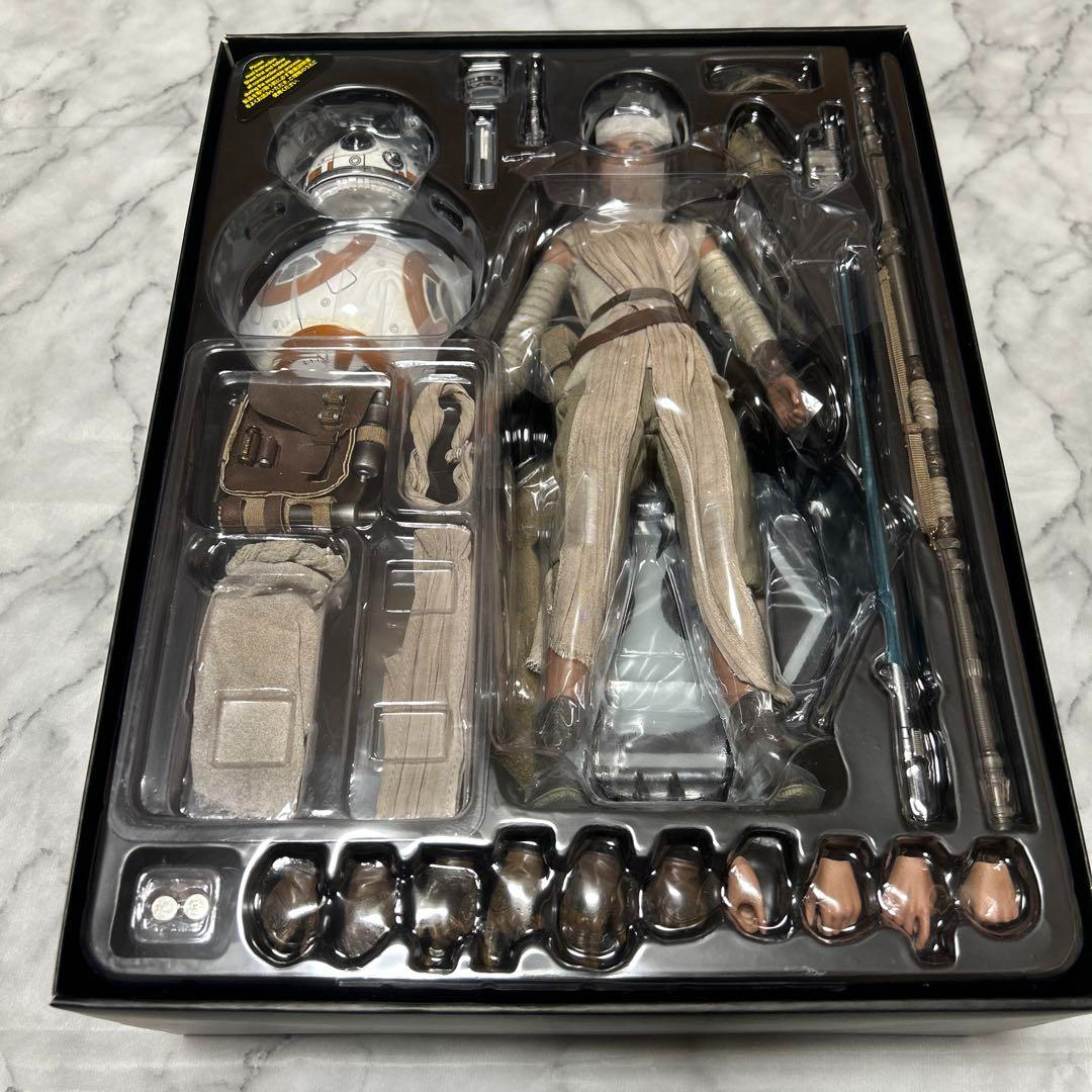 Hot Toys 1/6 Rey & BB-8 - MMS337 - Star Wars VII: The Force Hot Toys 1/6 Rey & BB-8 - MMS337 - Star Wars VII: The Force