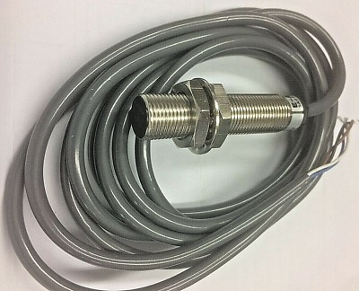 Induktiver Näherungssensor -12mm. Saiet: E-A1TM/5SN (4-adrig)