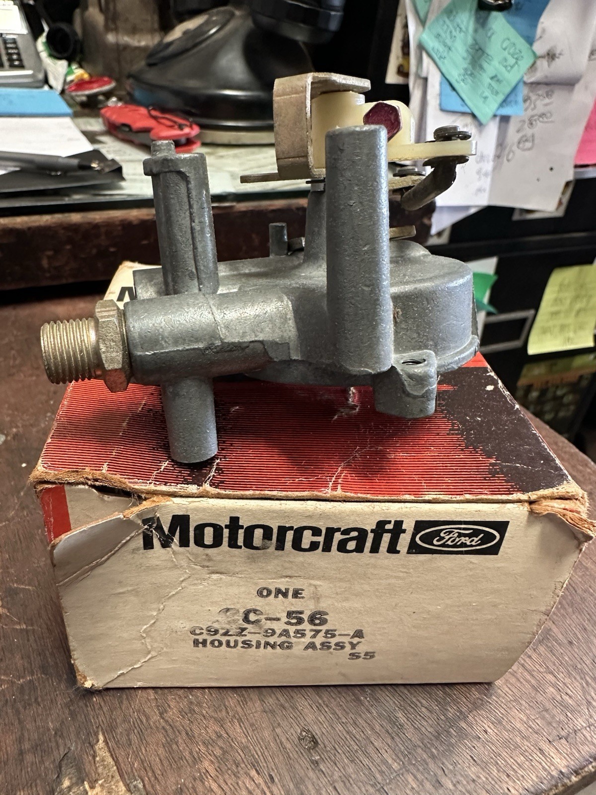 NOS 1965 1969 Motorcraft Ford 4100 Carb Choke Housing Mustang C9ZZ9A575A 289 352