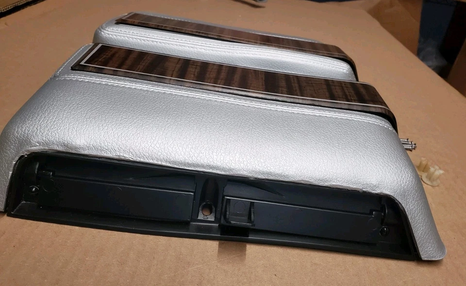 1969 AMC AMX JAVELIN ARMRESTS PLATINUM RESTORED W/ WOODGRAIN TRIM PLATES SILVER Foto 4 de 4