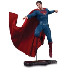 DC Collectibles- Superman Statue From Batman vs Superman Dawn of Justice
