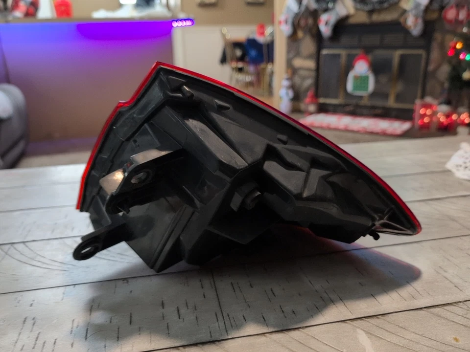 LUZ TRASERA IZQUIERDA LADO CONDUCTOR OEM 2016 BMW 328I Foto 2 de 3