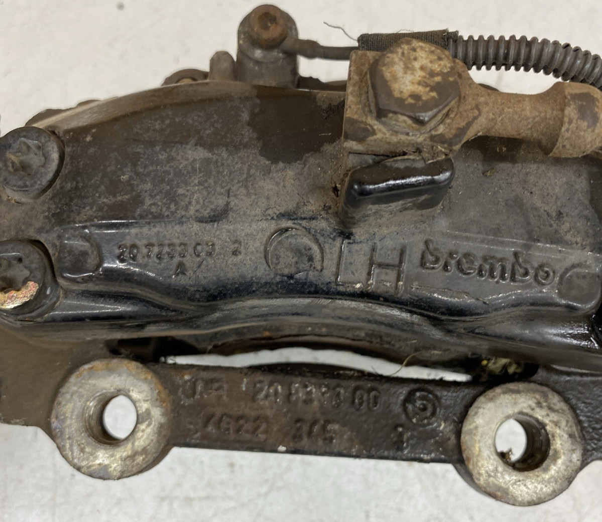 * 04-08 Maserati Quattroporte M139 Front Left Brake Caliper Brembo 20633300