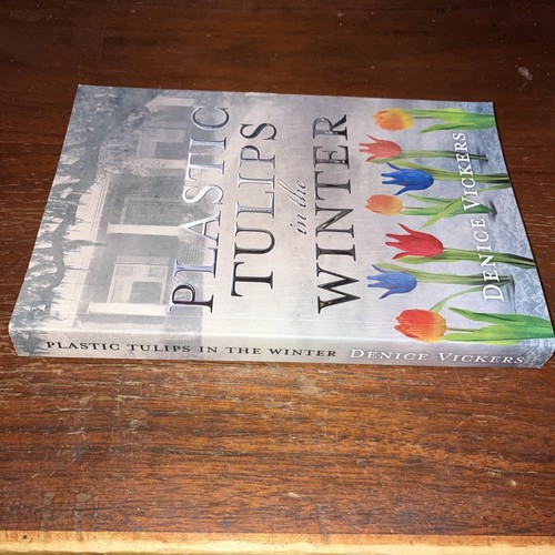 Plastic Tulips in the Winter by Denice L. Vickers (2013, Trade Paperback) - Good - Foto 4 di 8