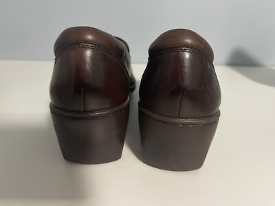 Clarks Shoe Womens 8.5 M Loafers Slip On Brown Leather Low Wedge