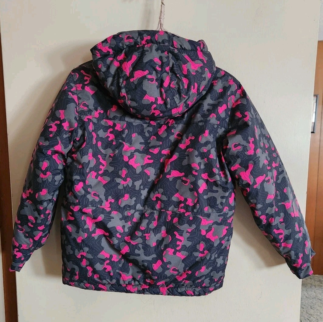 Girl's Columbia Winter Coat Size 7/8 Pink & Black Camo.  thumbnail 2