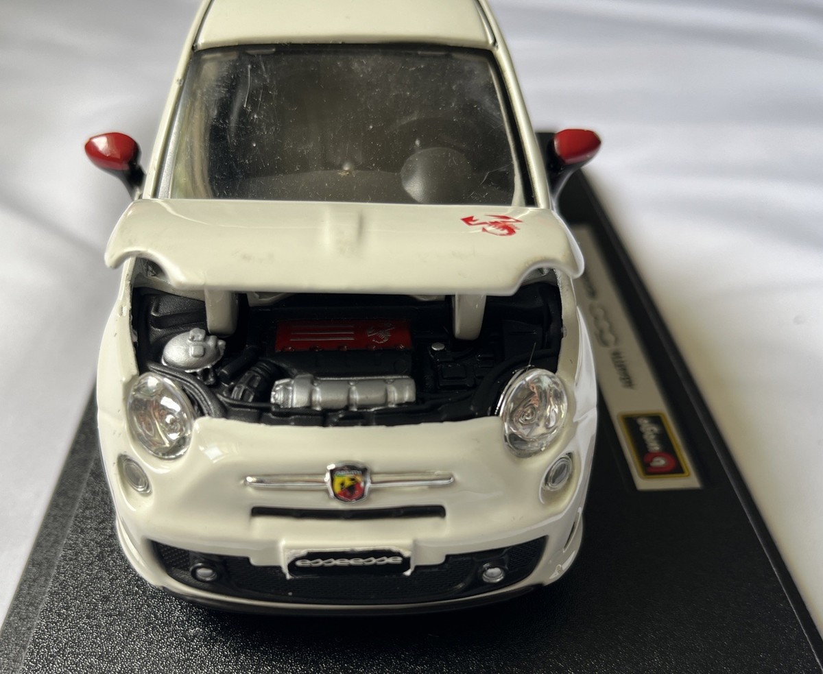Burago Abarth 500 in White 1:24 Scale Diecast Model Car 2008yr
