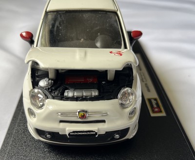 Bburago ABARTH 500 1/24 ミニカー Bburago 22121W Fiat Abarth 500 SS Essesse White 1-24 Diecast Car