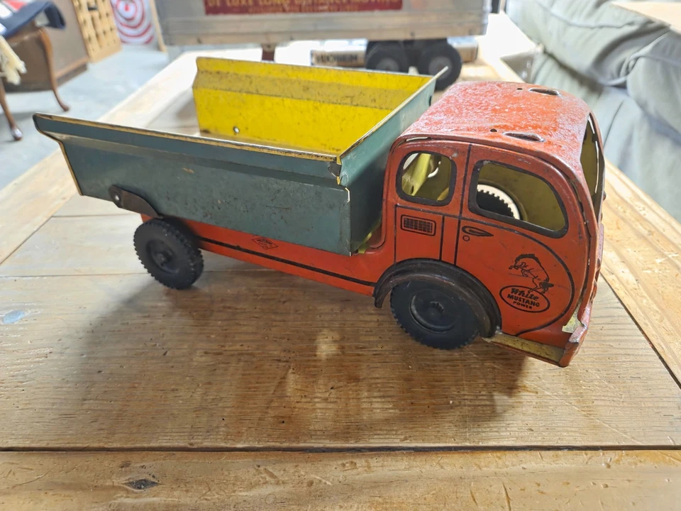 Camión de volteo Mustang Wolverine White 3000 años 50 Foto 2 de 4