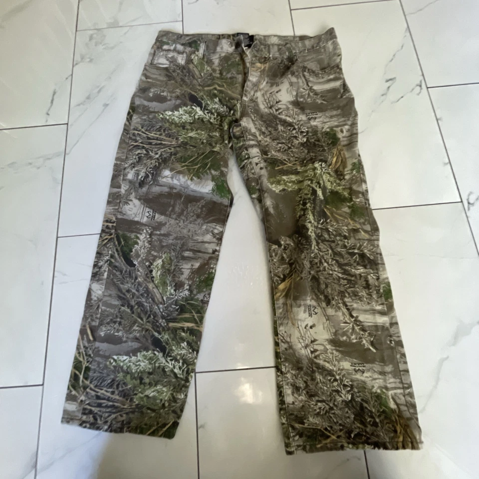 Realtree MAX-1 XT® Men’s 5-Pocket Camo Pant in Tree Brush Mens 38X30 EUC - Image 4 of 4