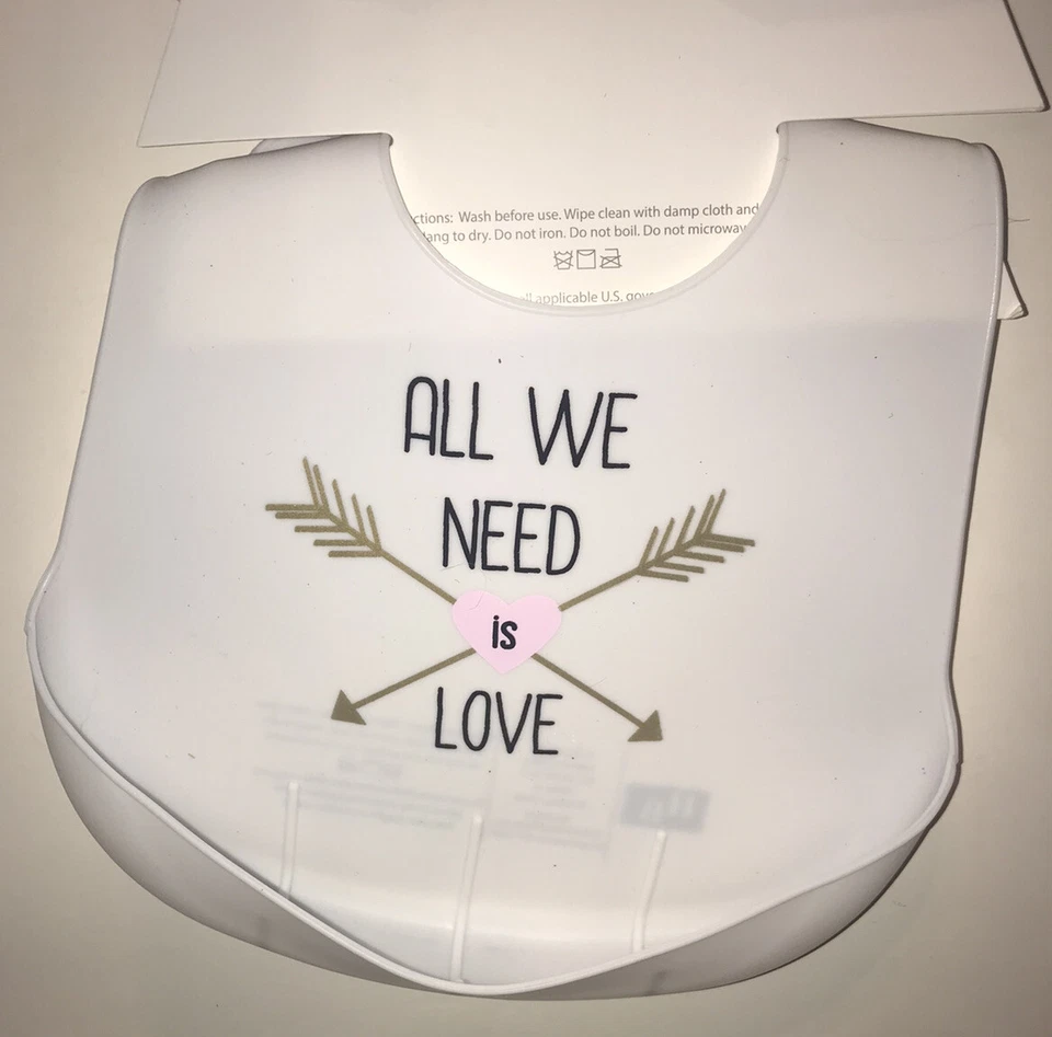 Baberos de silicona Hudson bebé niña 2pk, corazón de oro, todo lo que necesitamos es amor OS Foto 2 de 4