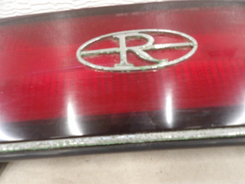 ПОД ПРАВУЮ РУКУ ПАССАЖИРСКИЙ БОКОВОЙ ЗАДНИЙ ФОНАРЬ В СБОРЕ BUICK RIVIERA 1986-1988 хромированная отделка - Изображение 3 из 4