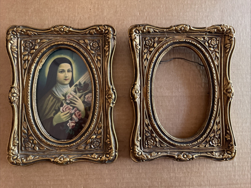 Marcos de madera vintage enmarcados de Santa Teresa de Lisieux con rosas y crucifijo de 7,5”x6” 2