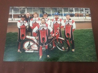 1990's BELLE VUE ACES SPEEDWAY TEAM PHOTO ( GOOD CONDITION )