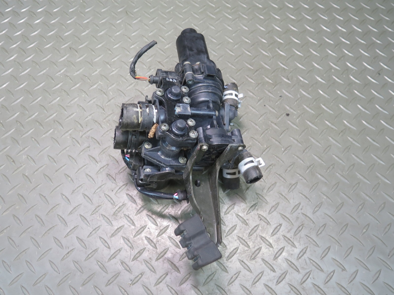 2006-2012 BENTLEY FLYING SPUR HVAC A/C HEATER COOLANT SOLENOID CONTROL VALVE