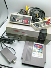 Original NES Nintendo System Console 2 Controllers Monopoly Game - WORKS