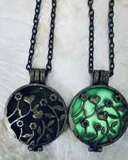 Glow in The Dark Filigree Jewelry Necklace Pendant Round Shape Flower NWOT