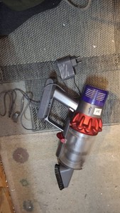 Siehe Fotos.DÝSON. V10/SV12 AKKU-Staubsauger;mit  Zubehör.Bitte LESEN,nur 1 Tage