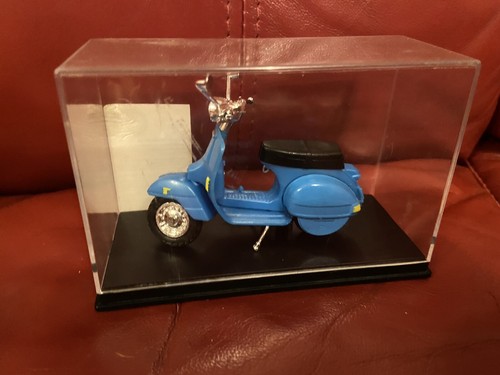 Smart toys Vespa Blue Scooter Motorcycle in Display Box (IN BX 82) - Picture 2 of 4
