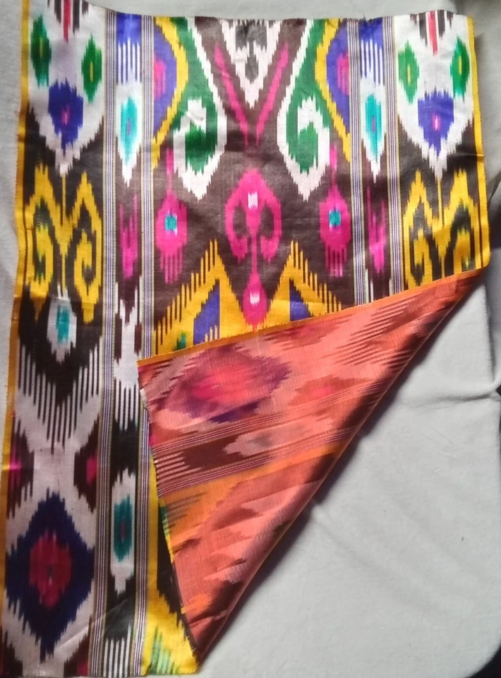 1980s Style Ikat Silk Material, Graphic, Handwoven, 3 Pieces - Image 4 of 4