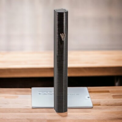 X4 Black Line Mezuzah in gebürstetem Aluminium