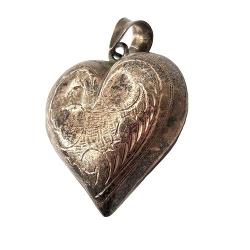 Vintage Silver Puffy Heart Pendant Etched Design 1.25" - Picture 2 of 5