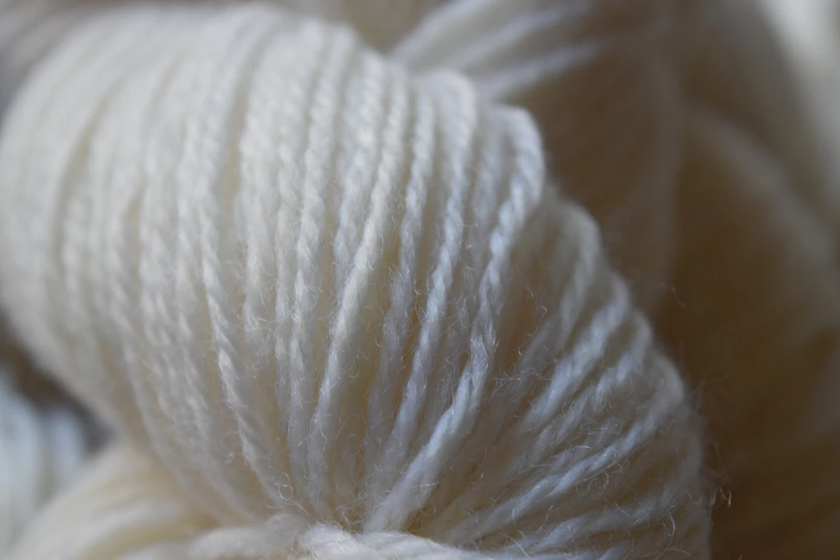 8 ply undyed bare yarn 100% wool superwash dying 100 gram skeins knitting yarn