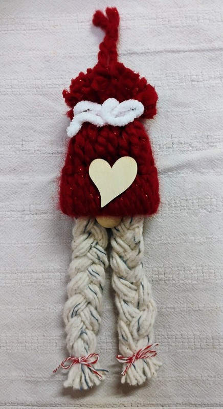 New Handmade Yarn / Macrame Gnome Ornament Christmas / Valentine's Day Heart
