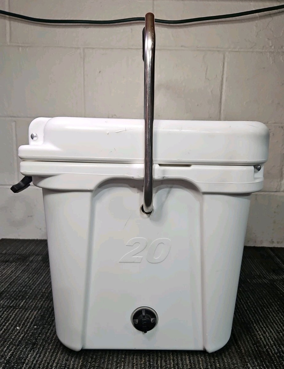 Yeti YR20-89 Roadie 20 Hard Cooler w/ Rubber T-Latches & Stainless
